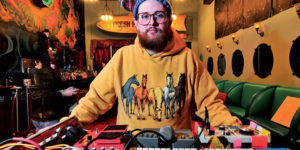 Read more about the article Dan Deacon releases shimmering new single “Become A Mountain”