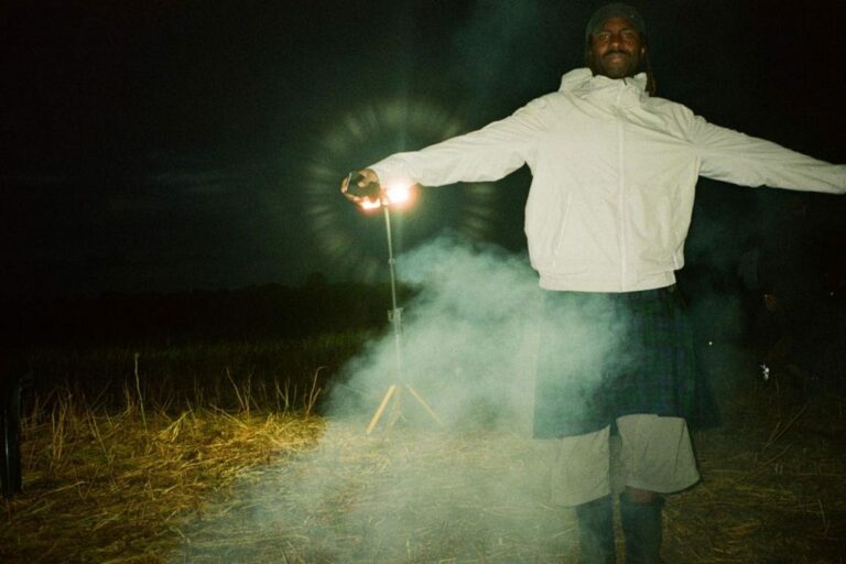 Read more about the article Blood Orange returns with new single ‘The Field’ (Feat. The Durutti Column, Tariq Al-Sabir, Caroline Polachek, & Daniel Caesar)