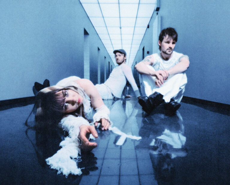 Read more about the article Night Tapes share stunning new single ‘helix’