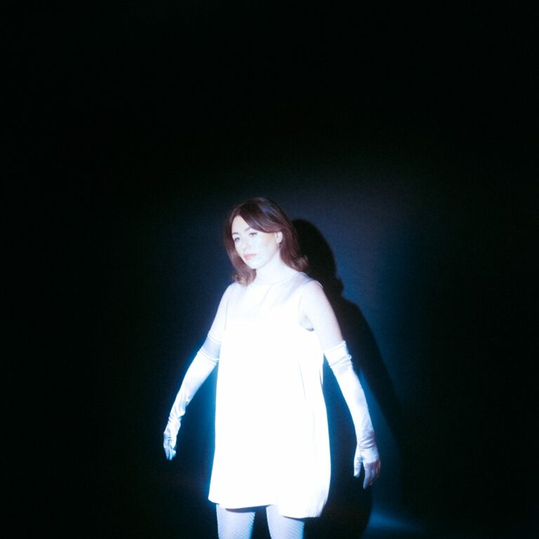 Read more about the article Robin Kester shares new single ‘The Daylight’