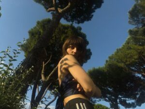 Read more about the article Jouska announces new album ‘How Did I Wind Up Here?’ and shares dreamy new single ‘Pierced.’