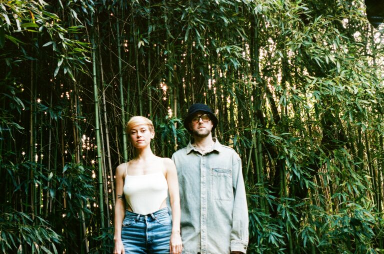 Read more about the article Sasha & the Bear return with hypnotic new single ‘Humanly Small’