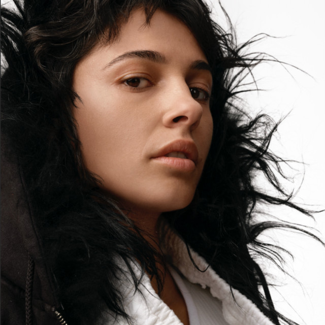 Read more about the article Naomi Scott shares intimate new single ‘Cut Me Loose’