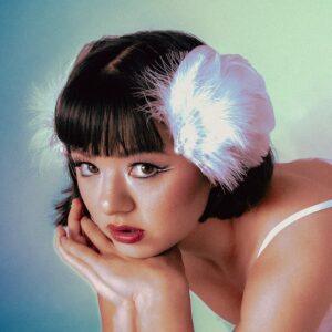 Read more about the article Mikayla Geier shares infectious double single ‘dirty shirley’ / ‘no thoughts’