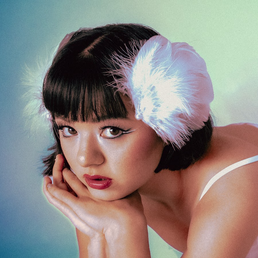 You are currently viewing Mikayla Geier shares infectious double single ‘dirty shirley’ / ‘no thoughts’
