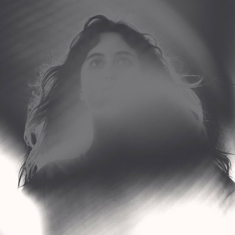 Read more about the article Sofia brings retro shimmer on new single ‘La Gravedad’