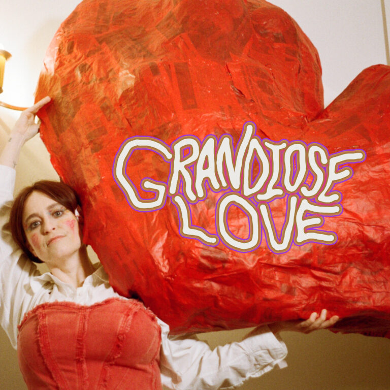 Read more about the article Zoee shares playful new single ‘Grandiose Love’