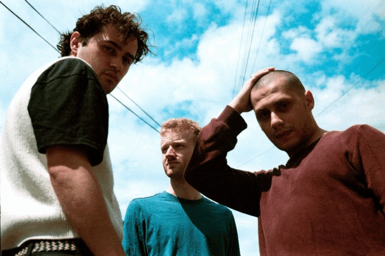 Read more about the article Ebbb share entrancing new single ‘Eyes’