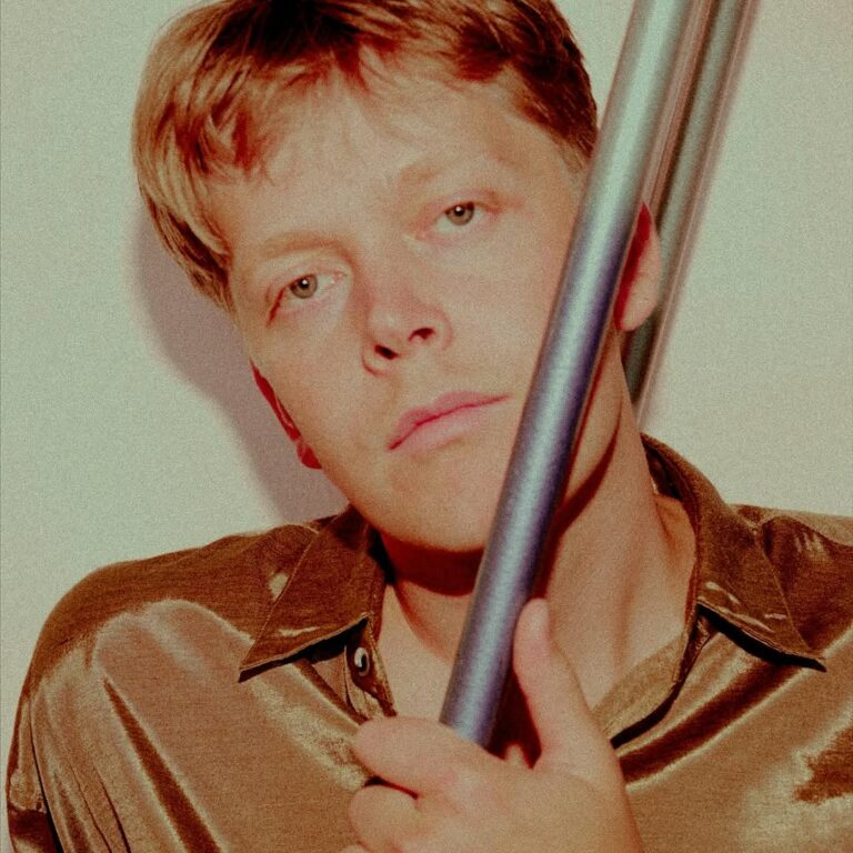 Read more about the article Augustine returns with the beautifully reflective ‘Fumbling’