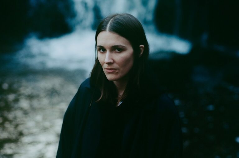 Read more about the article Art School Girlfriend continues to shine on gorgeous new single ‘Doing Laps’