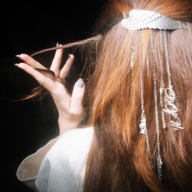 Read more about the article Madeline returns with new single ‘Out Of Us’