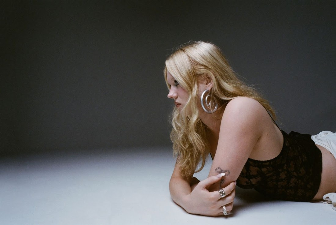 You are currently viewing effe announces debut EP and shares new single ‘Lick The Flame’