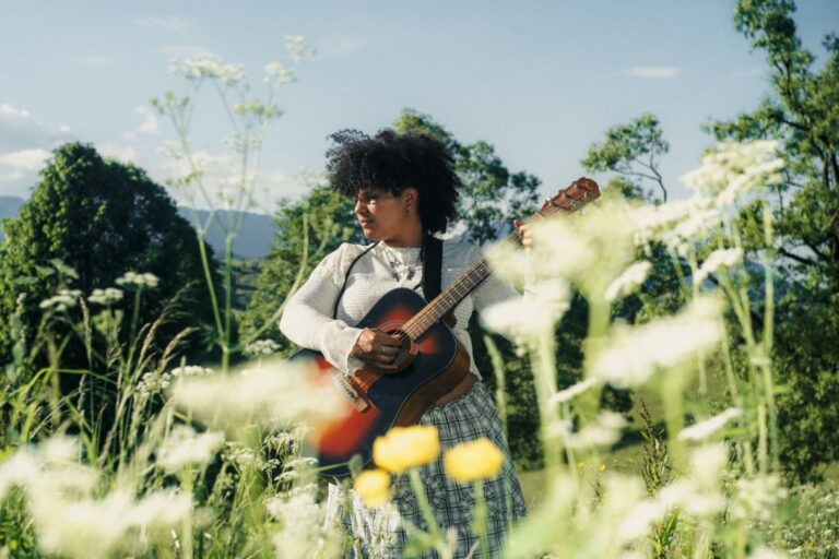 Read more about the article Ruti returns with stunning new single ‘Flowers’
