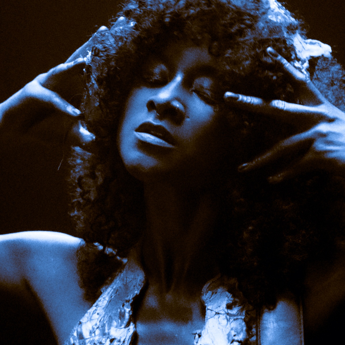 You are currently viewing UCHE YARA shares euphoric new single ‘DIVA CLUB’
