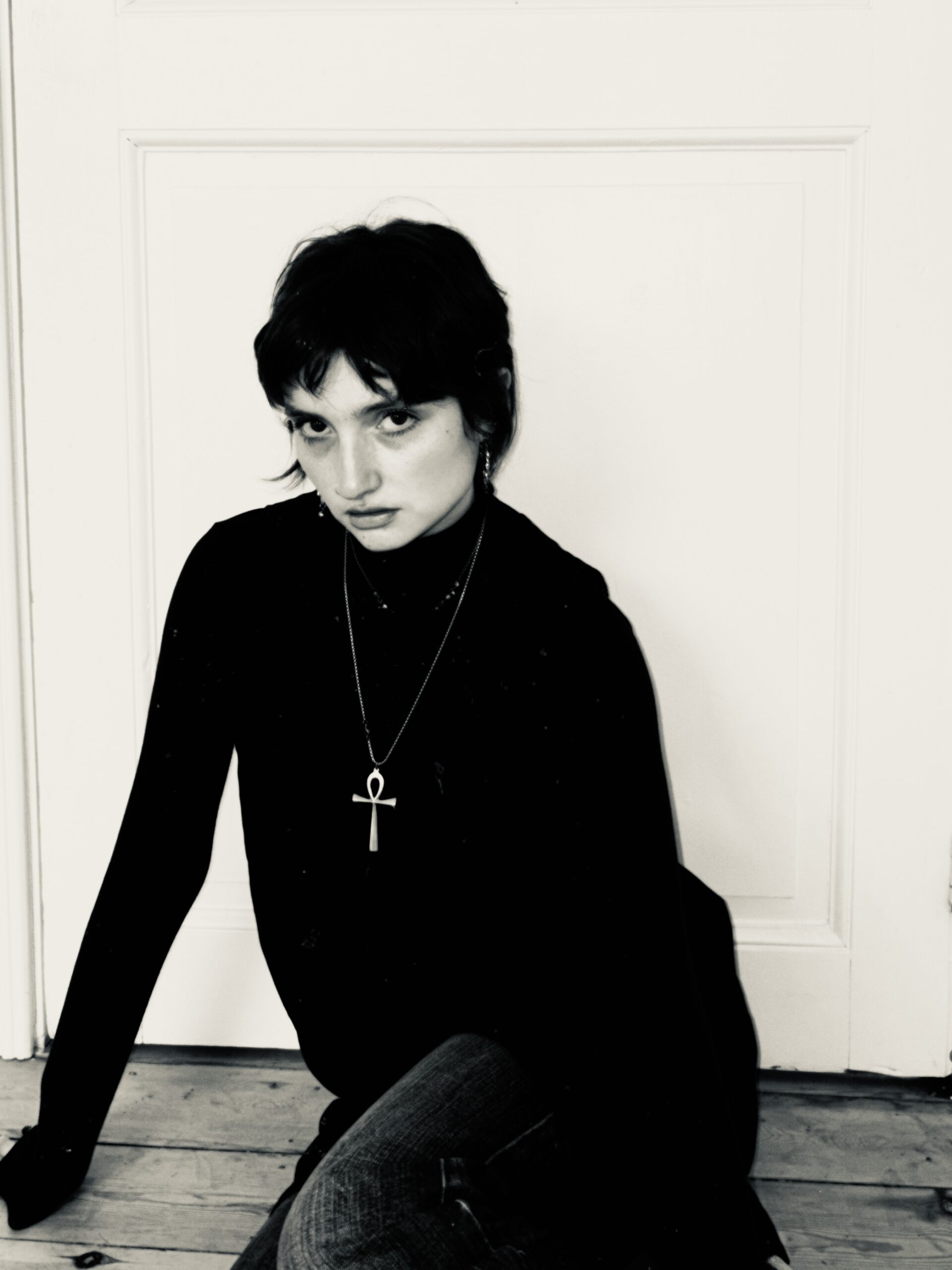 You are currently viewing NINON shares new single ‘Family Dinner’ and announces debut album