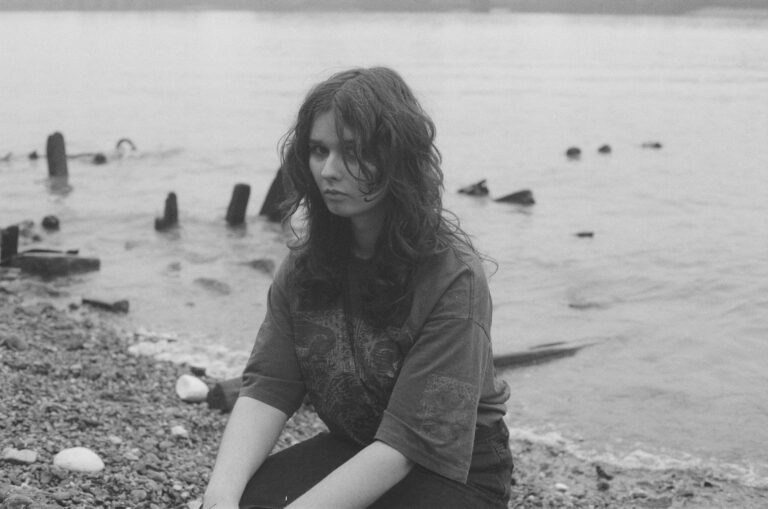 Read more about the article Olive Wreath shares new single ‘#5 bloodflow’